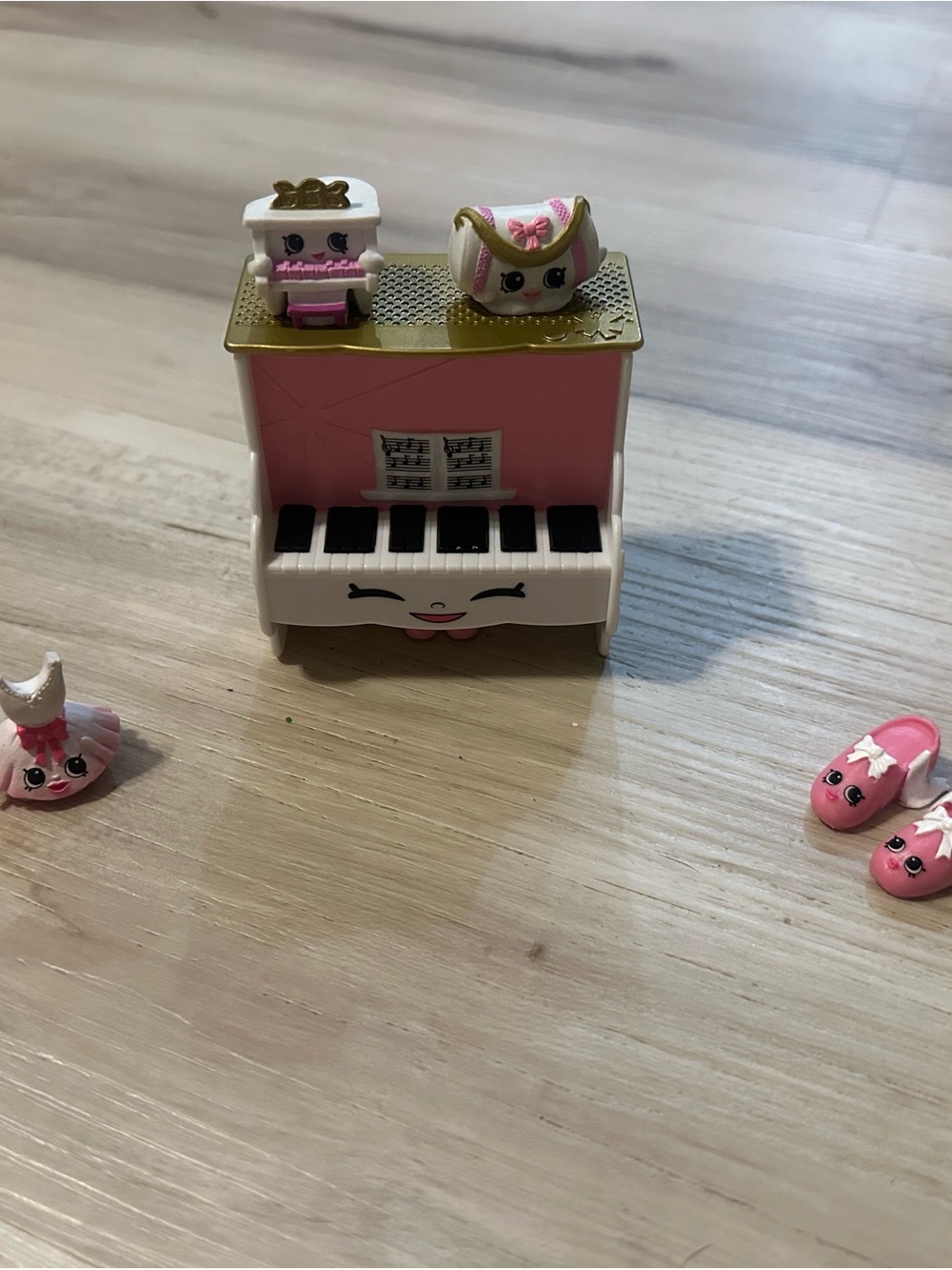 Shopkins Piano Music Playset Lot w/ Figures Lipstick Dress Pink Shoes